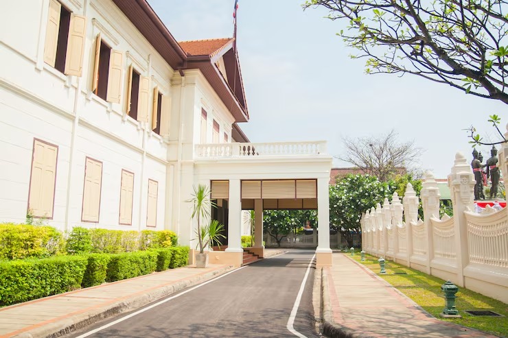 imgi_29_house-with-marble-fence_1137-55