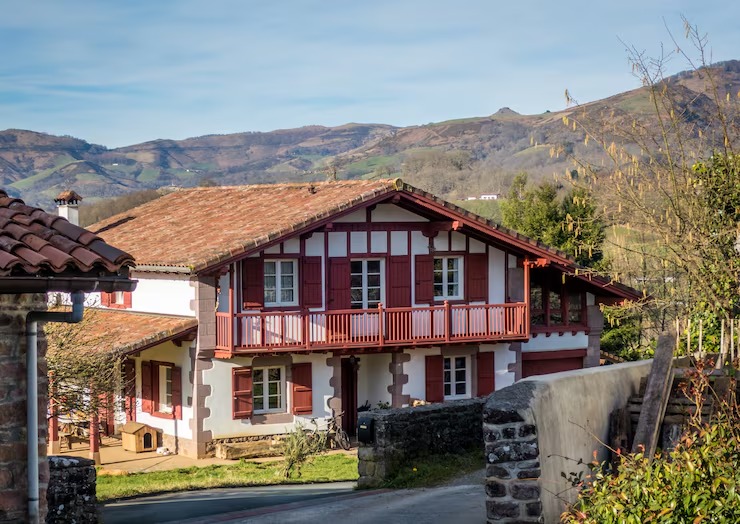 imgi_7_large-house-surrounded-by-mountains-trees_181624-21763